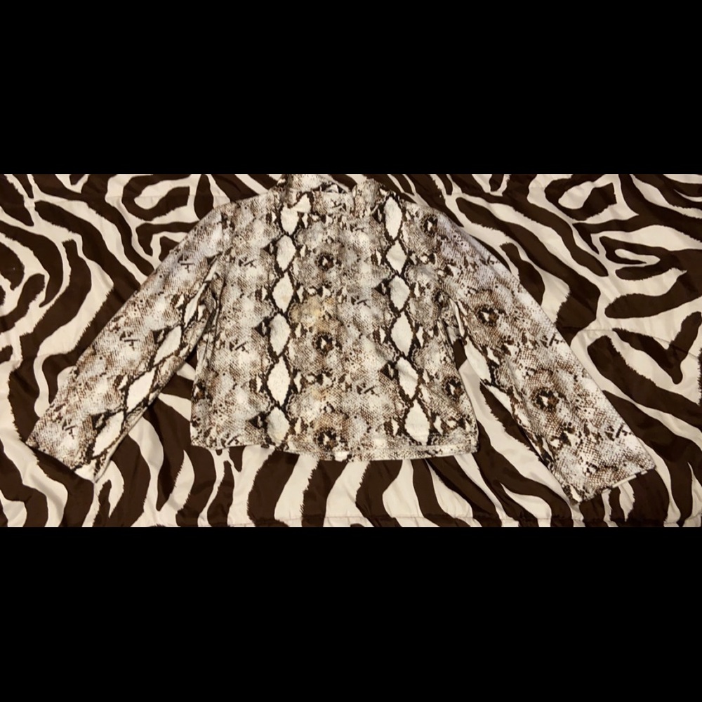 SNAKE SKIN CROP TOP